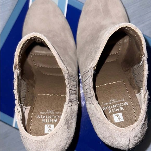 White Mountain Women's Gray Ankle Boots - Picture 6 of 7